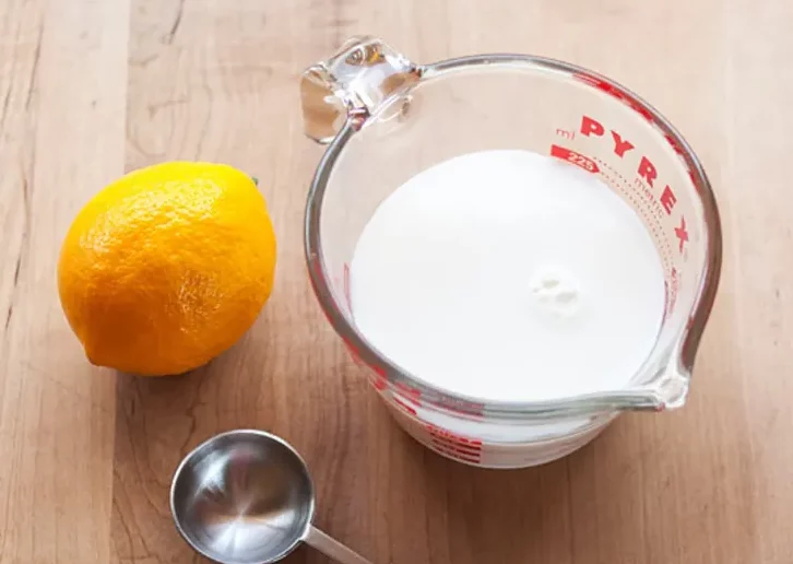 buttermilk substitute for fried chicken, substitute for buttermilk for fried chicken, buttermilk substitute for chicken, substitute for buttermilk in fried chicken, milk and lemon juice