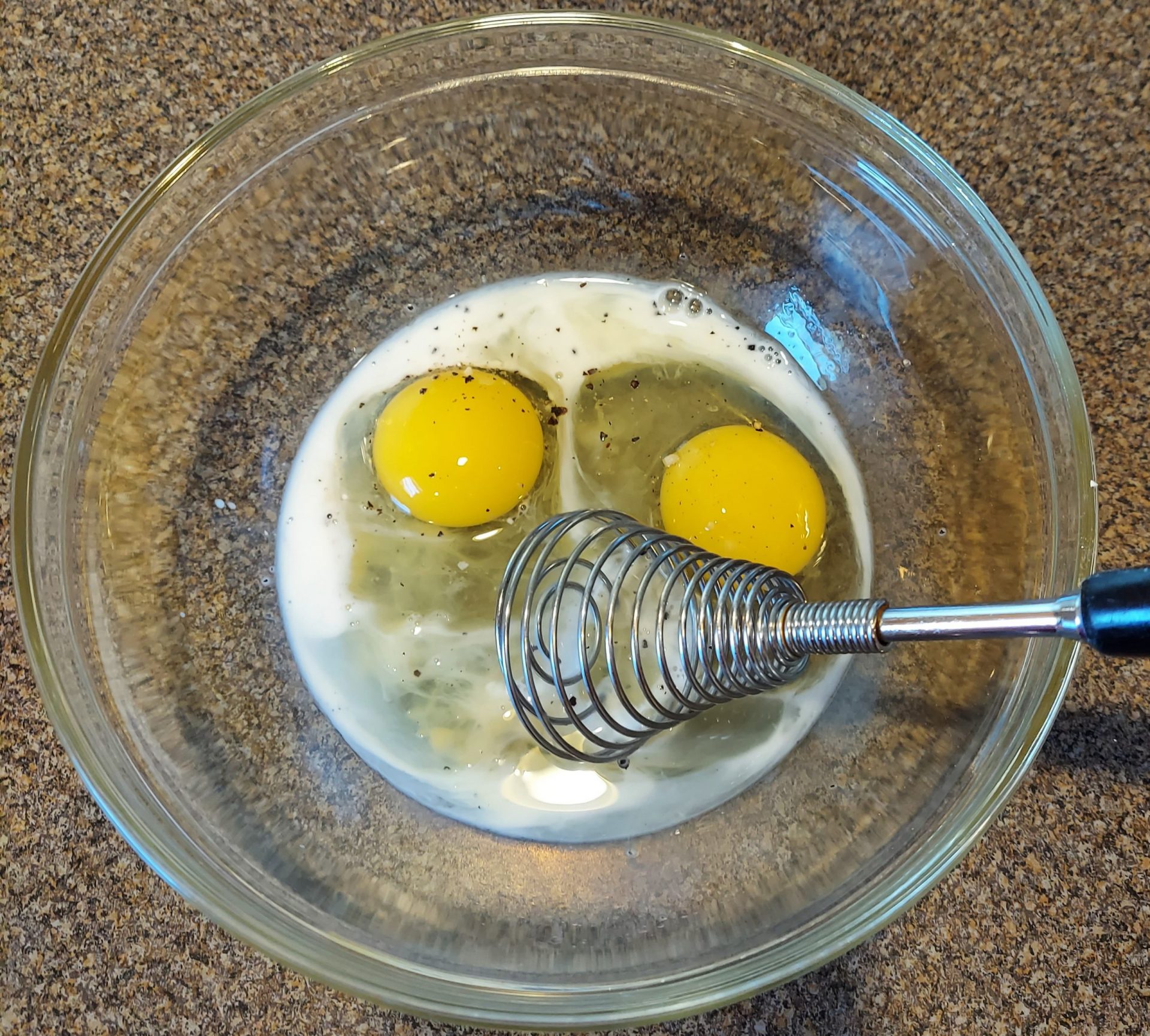 scrambled eggs without milk, how to make scrambled eggs without milk, can you make scrambled eggs without milk?, dairy free eggs, scrambled eggs no milk, substitute for milk in scrambled eggs, how to make eggs fluffy without milk, fluffy eggs without milk, non dairy eggs
