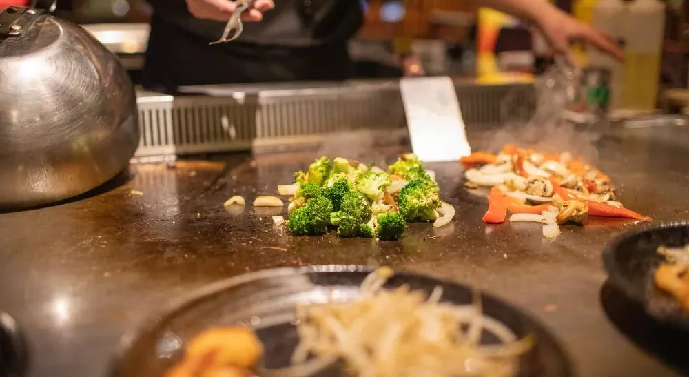 hibachi vs teriyaki, teriyaki vs hibachi, difference between hibachi and teriyaki, hibachi chicken vs teriyaki chicken, difference between teriyaki and hibachi, what's the difference between hibachi and teriyaki